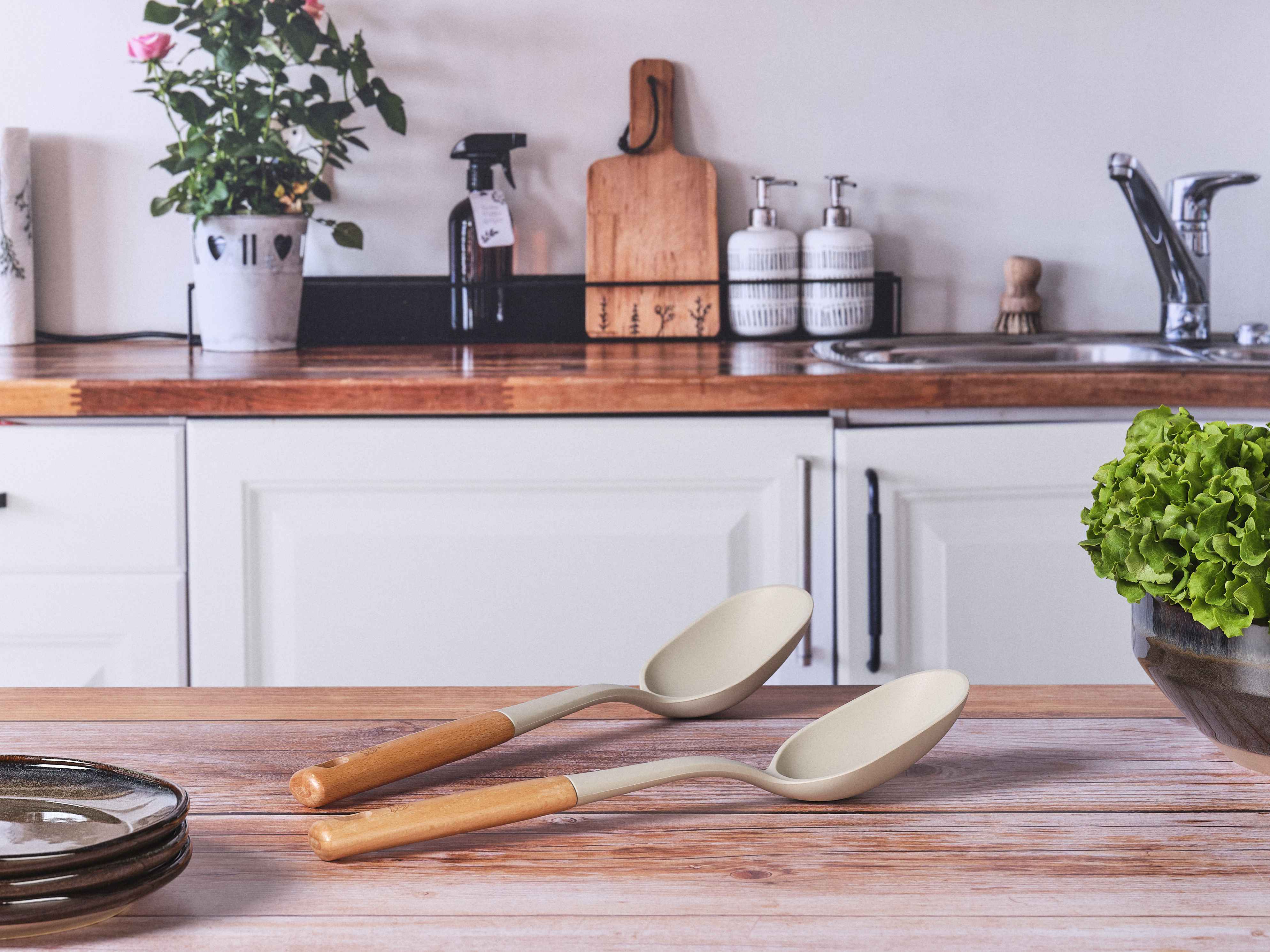Couverts à salade en bois et silicone GUNNAR